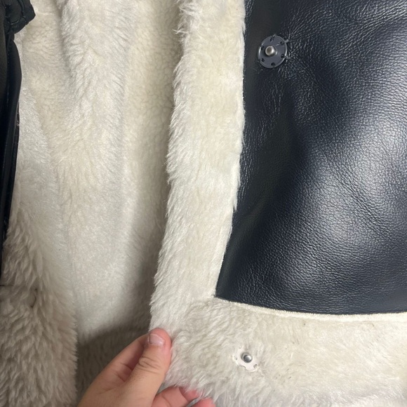 Abercrombie & Fitch Cropped Vegan Leather Sherpa oversized Jacket Size Medium - Picture 8 of 9